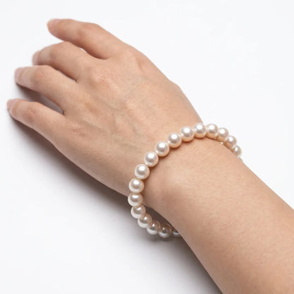 Wearing Natural Pearl Bracelet on Wrist